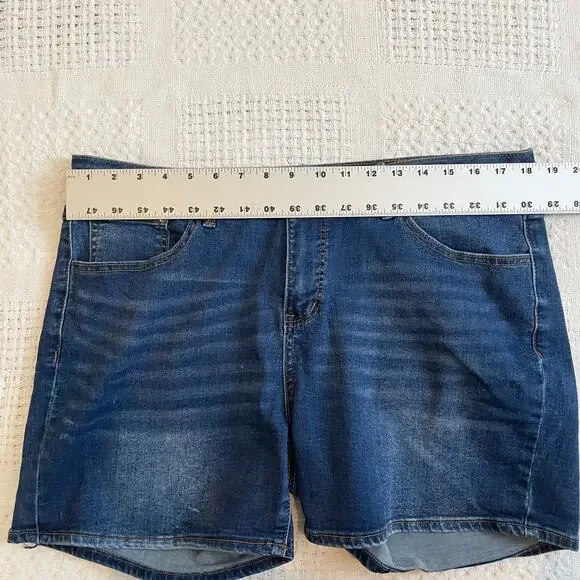 !iT 16 Claire curvy stretch jean shorts SH 1994 - Picture 3 of 12